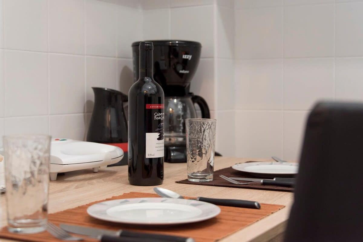Central Apartment 3' To Metaksourgio Metro Station Athens Luaran gambar